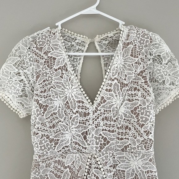 Love Tree White Lace Romper Size Small - Picture 2 of 5
